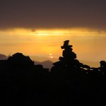 Steinmännchen und Sonnenuntergang